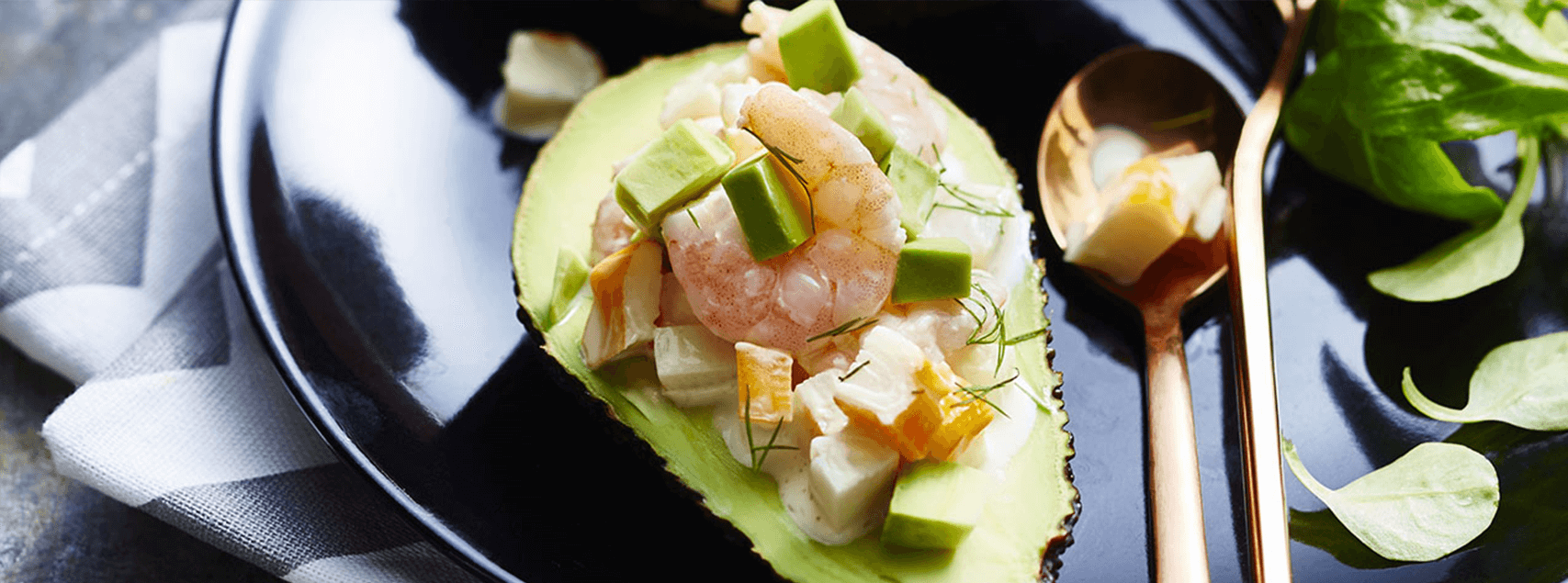 Avocado mit Garnelen-Surimi