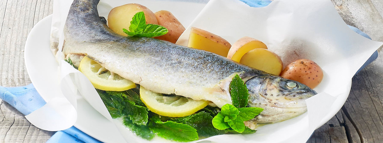 Forelle mit Kartoffeln und Zitrone
