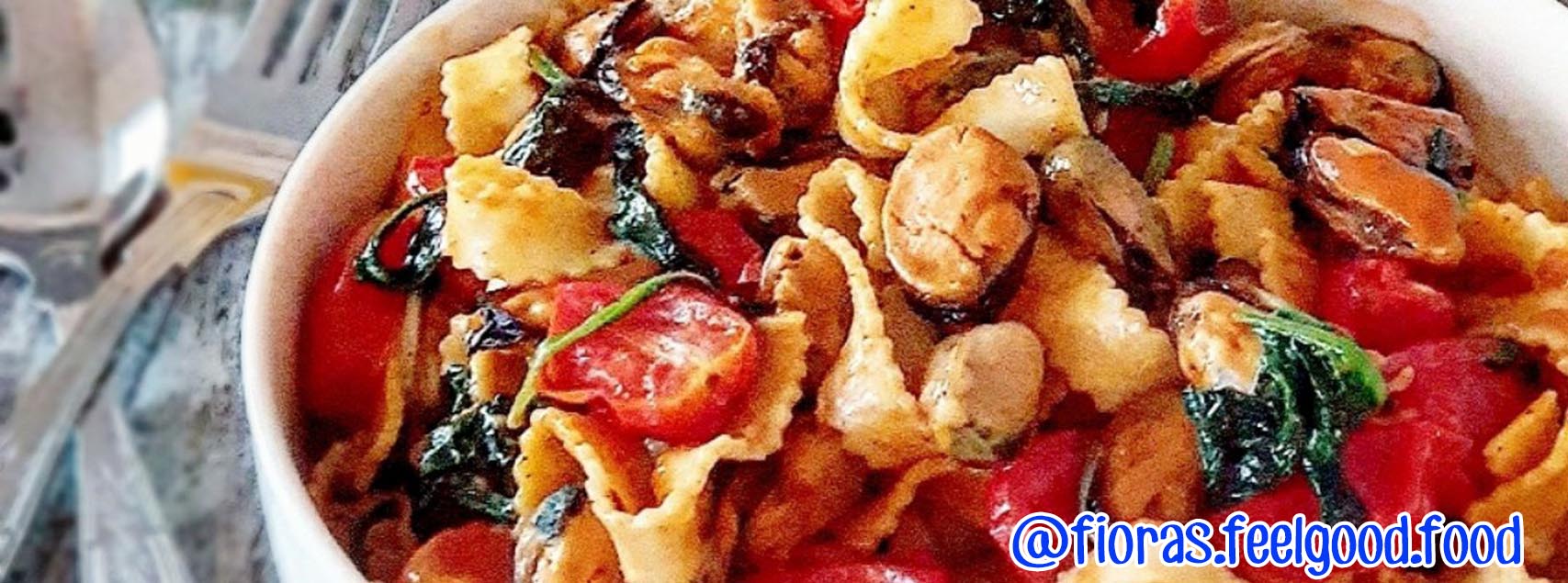 Miesmuschel-Tagliatelle mit Spinat in Tomatensugo