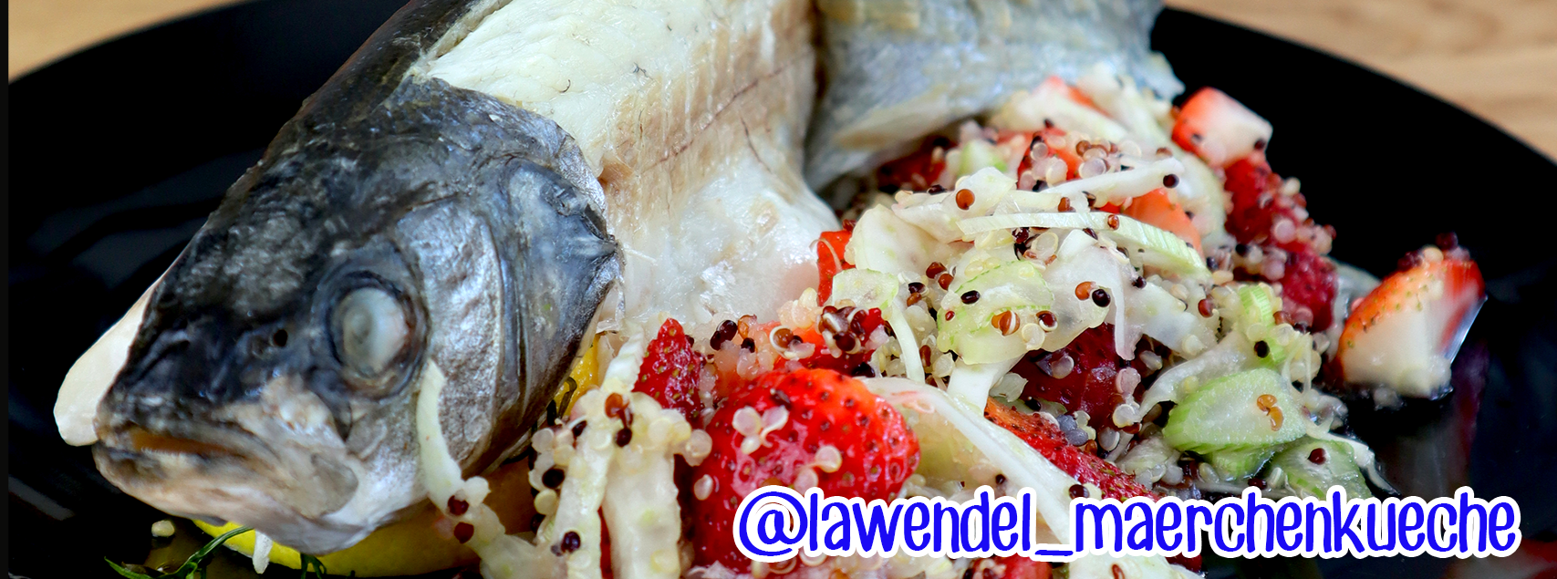 Wolfsbarsch mit Quinoa–Erdbeer–Fenchel Salat