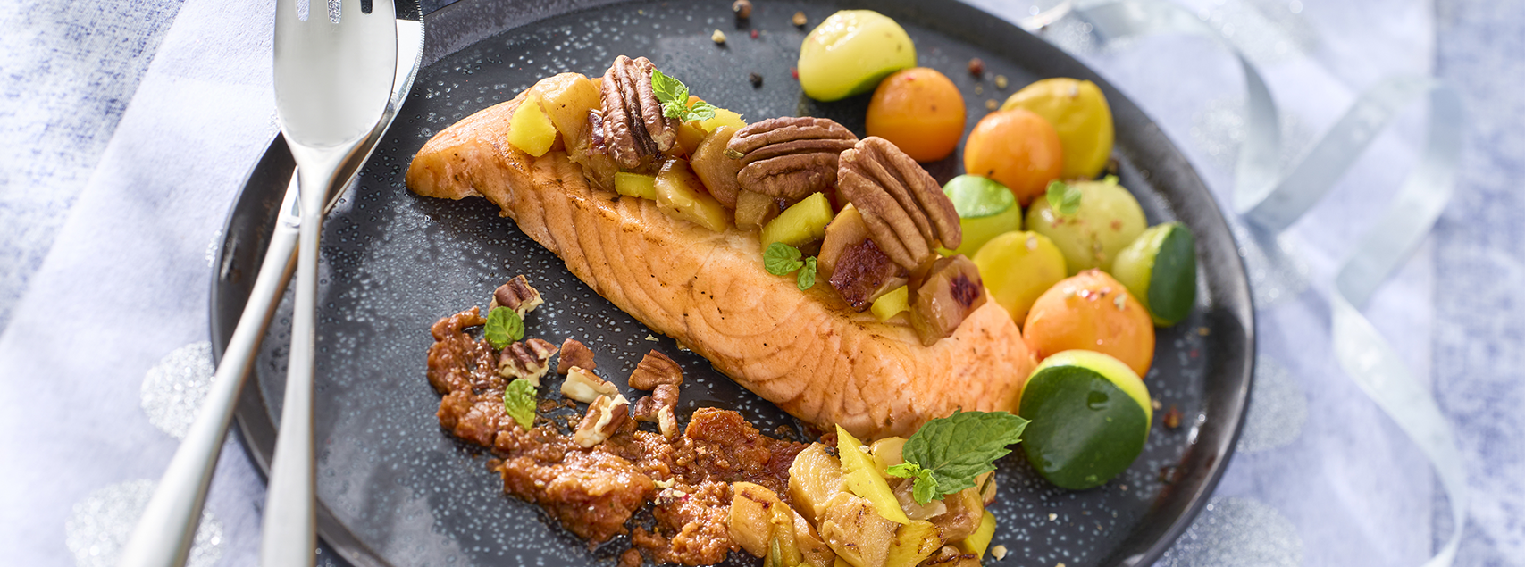 Lachs filet und Mango-Chutney mit Pekannüssen
