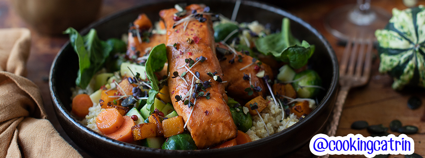 Teriyaki Lachs Bowl mit Hirse & Herbstgemüse