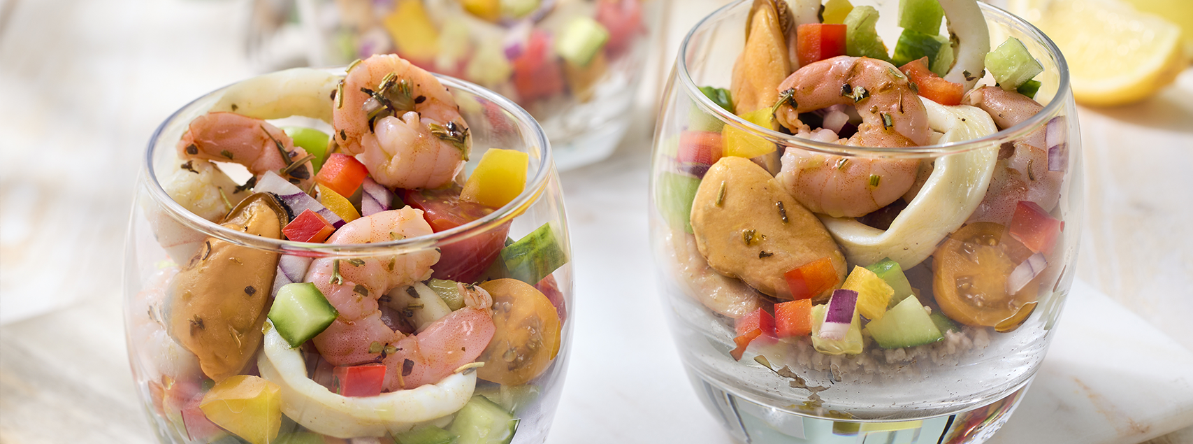 Verrine mit Meeresfrüchten, sommergemüse und quinoa