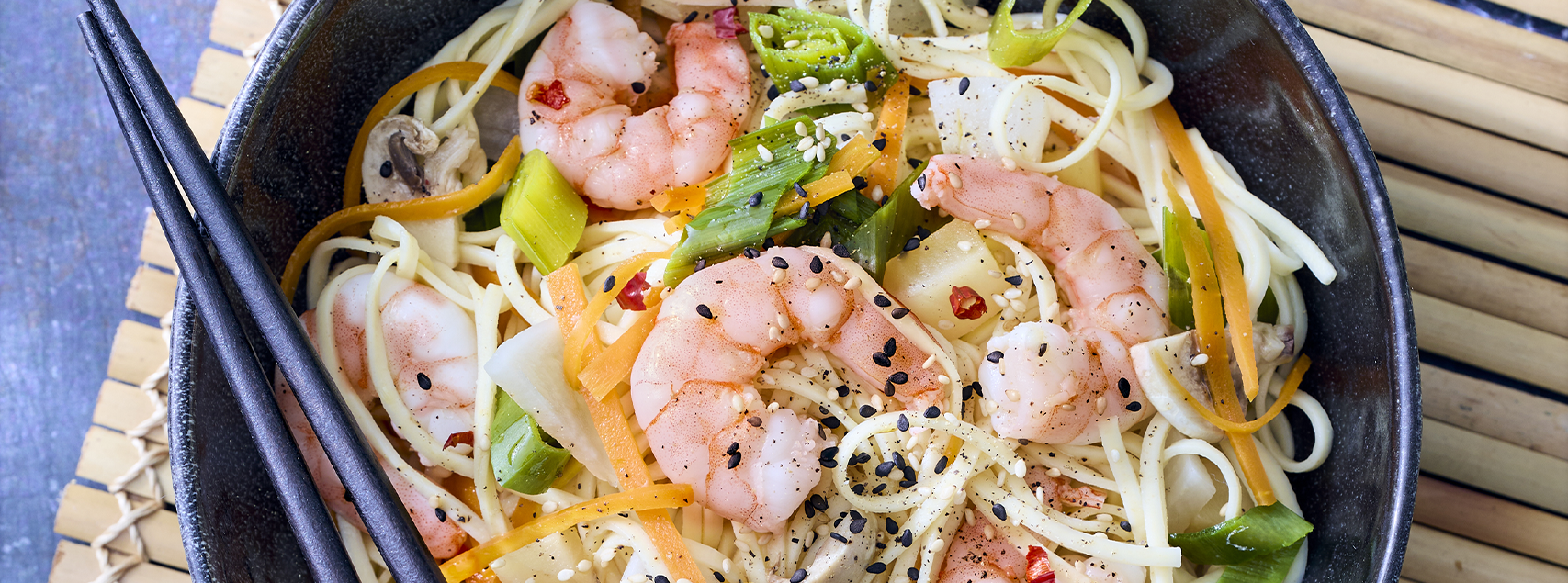 Pad Thaï mit Kingsize-Garnelen und knackigen Gemüsen