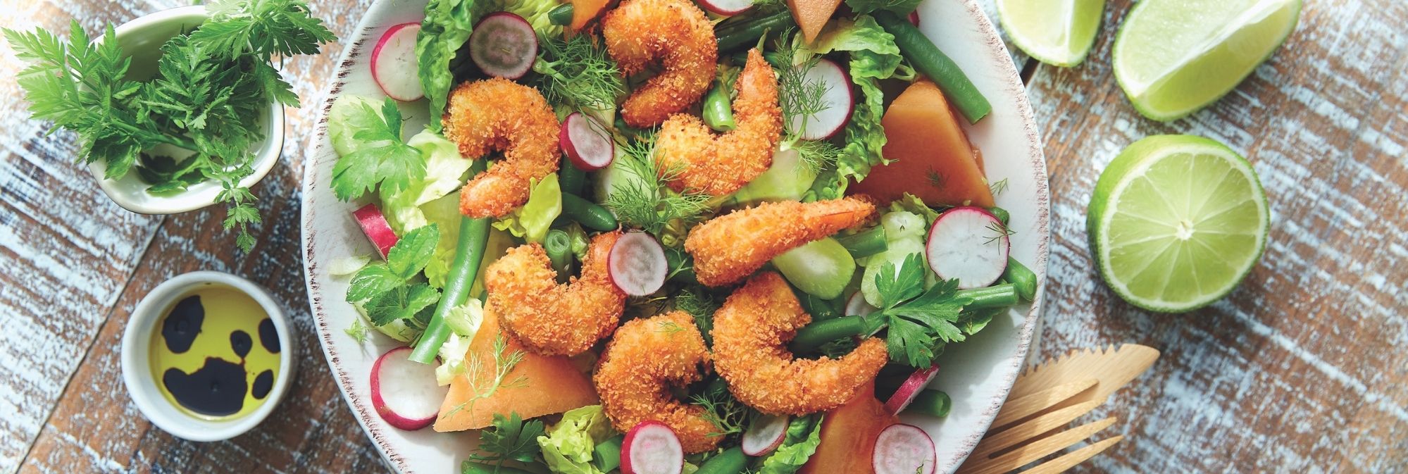 Salat mit knusprigen Gambas Tapas